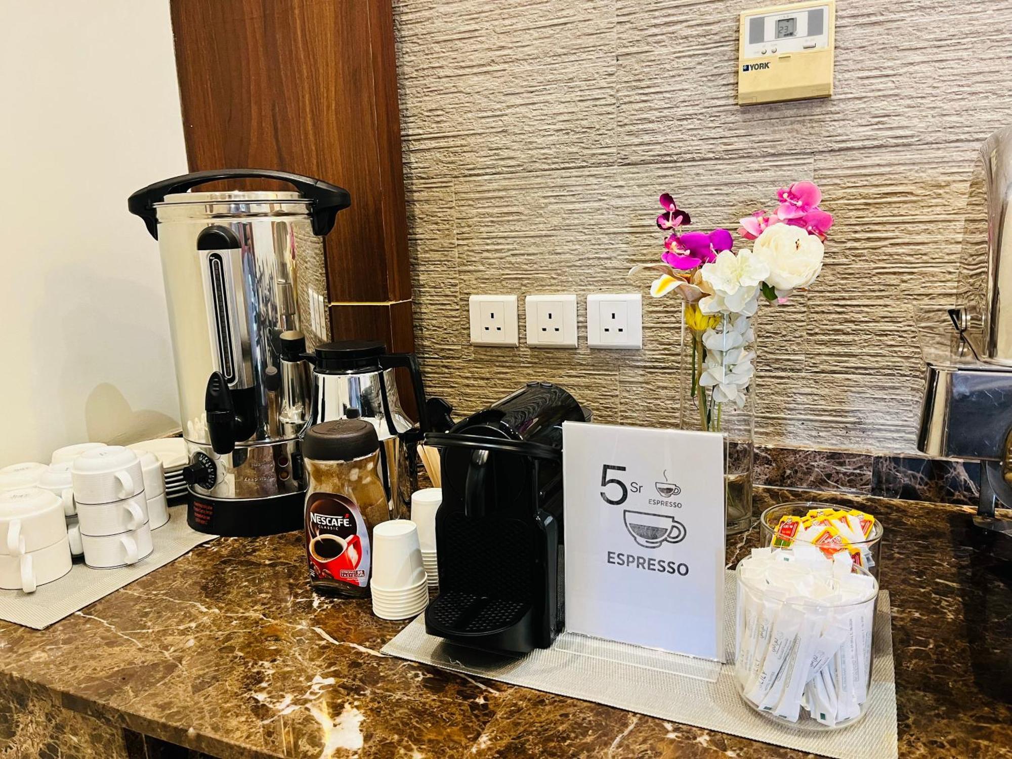 Lily Hotel Suite Mubarraz al-Hufuf Exteriör bild