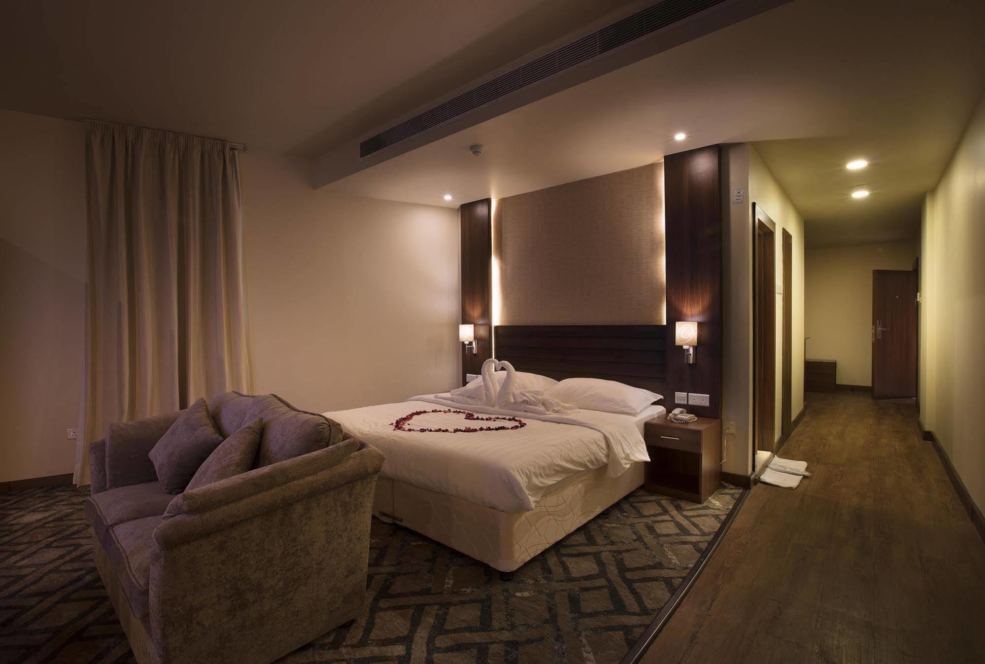 Lily Hotel Suite Mubarraz al-Hufuf Exteriör bild