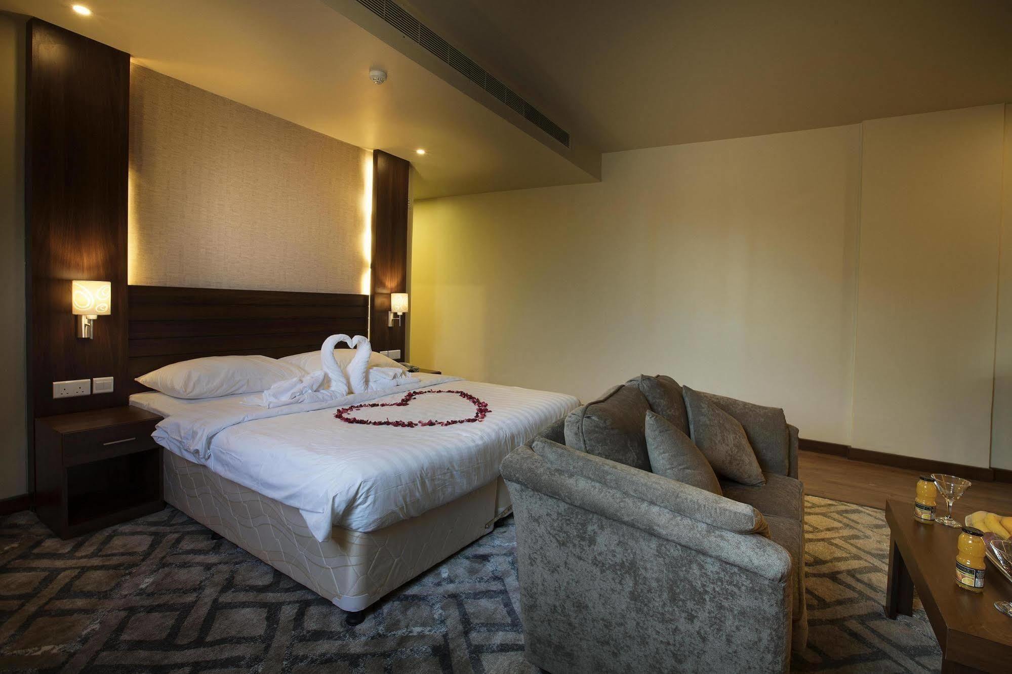 Lily Hotel Suite Mubarraz al-Hufuf Exteriör bild